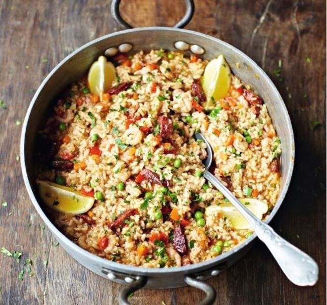 Paella con chorizo de Jamie Oliver. (Foto: @jamieoliver. TWITTER)