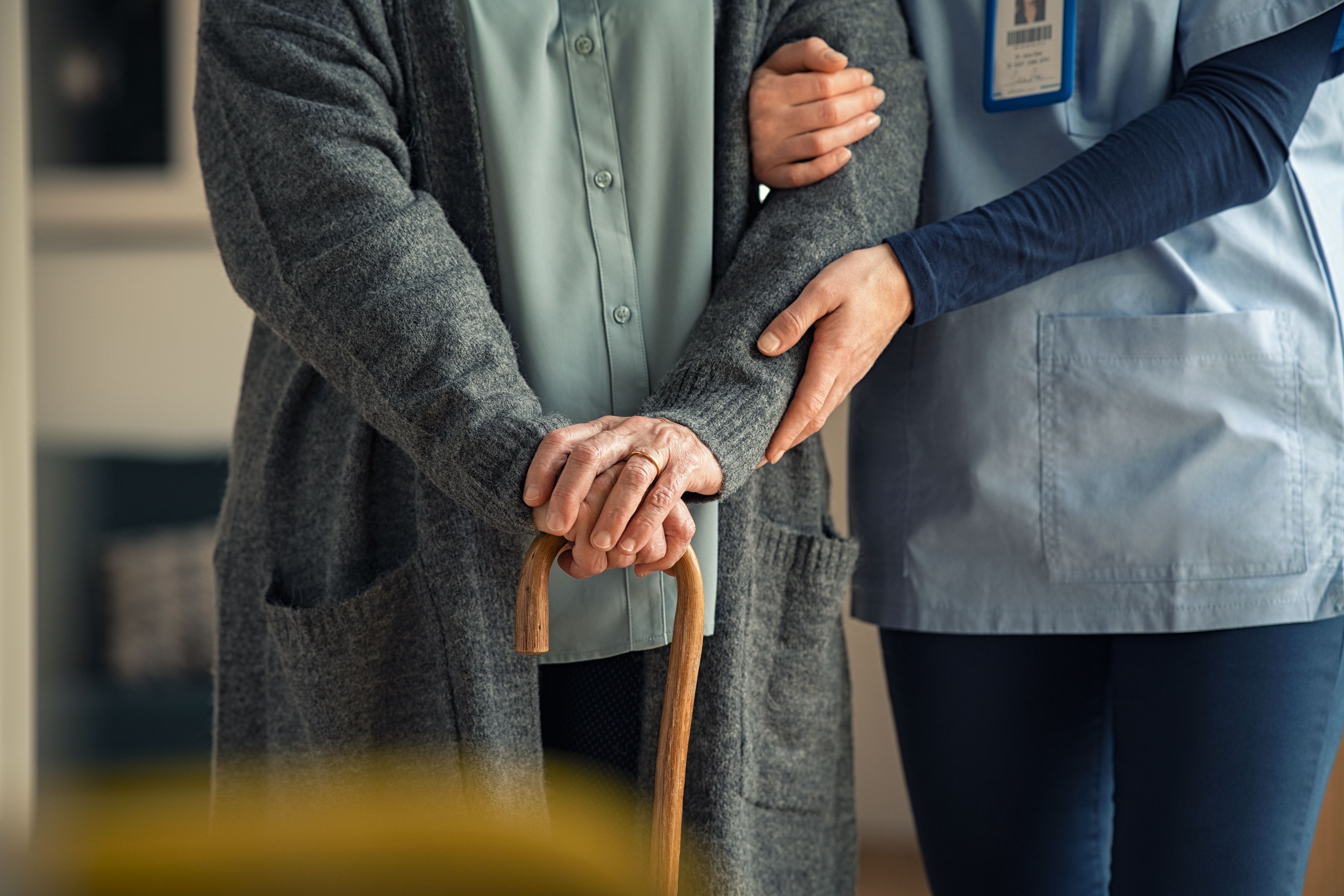 Así queremos ser cuidados en la vejez: en casa, de forma personalizada y con apoyo tecnológico. Foto: Bigstock