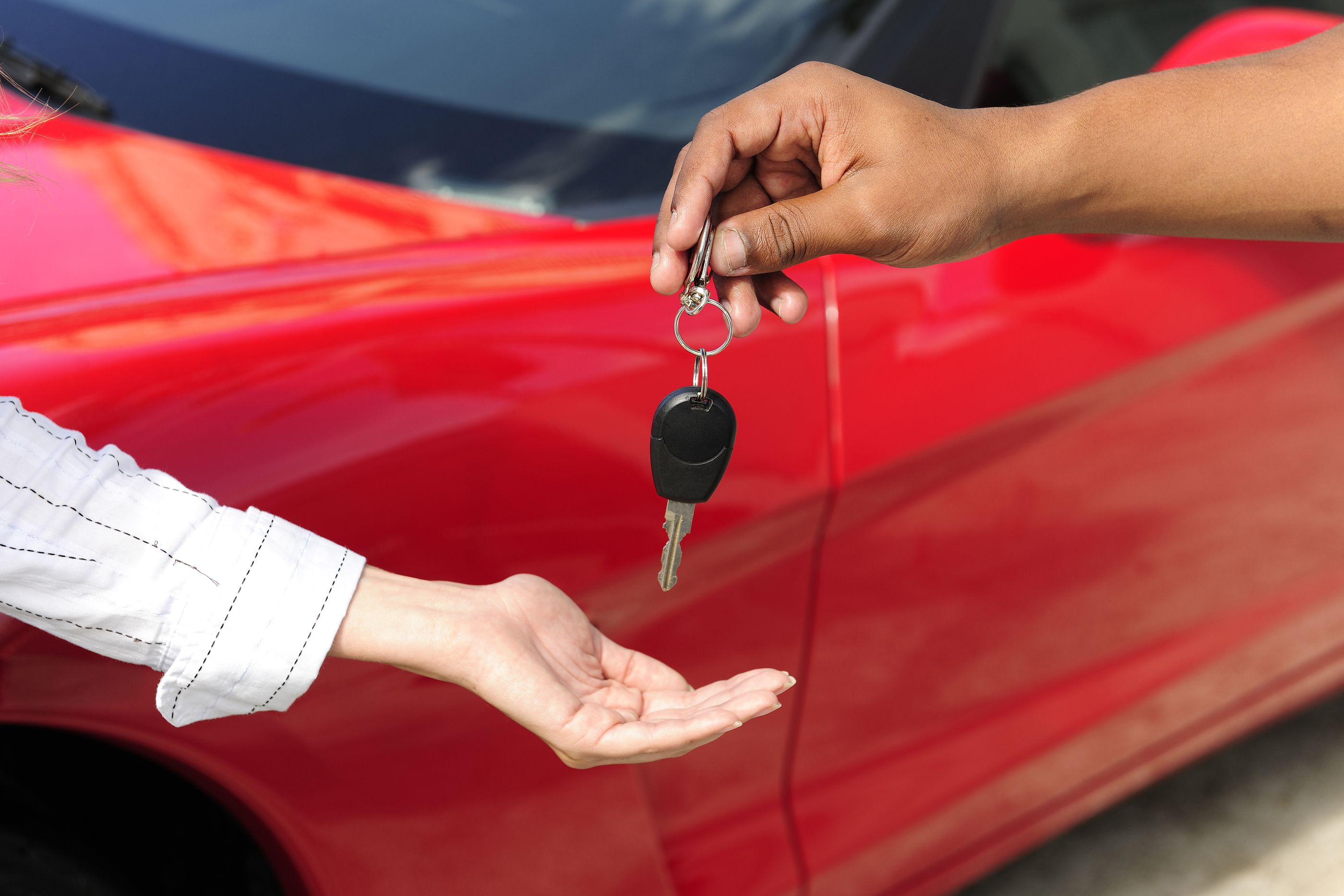 El trámite que debes hacer en la DGT para no recibir multas si otra persona conduce tu coche. Foto: Bigstock