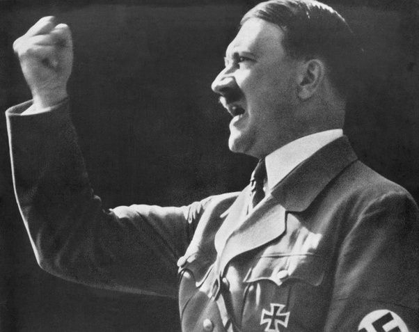 Las posturas que Hitler ensayaba