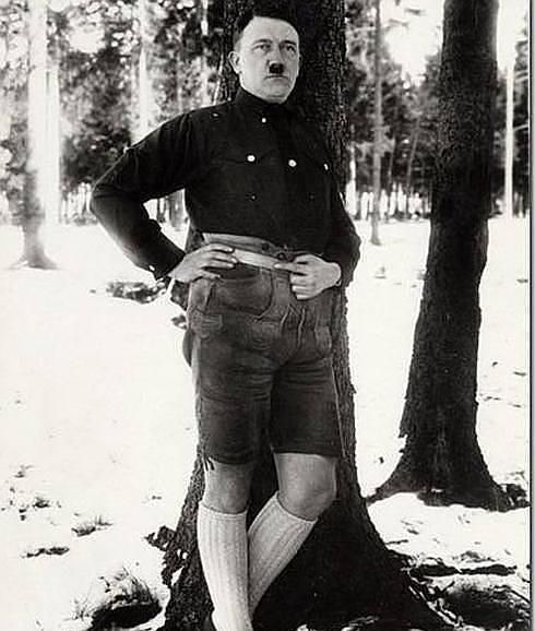 Hitler en pantalón corto