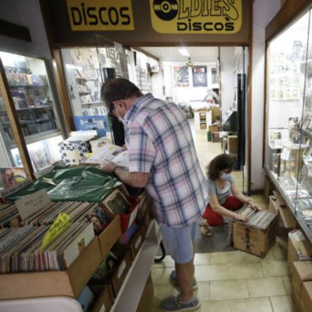 La tienda de discos más antigua de España se traspasa por la jubilación de sus propietarios La tienda de discos más antigua de España se traspasa por la jubilación de sus propietarios