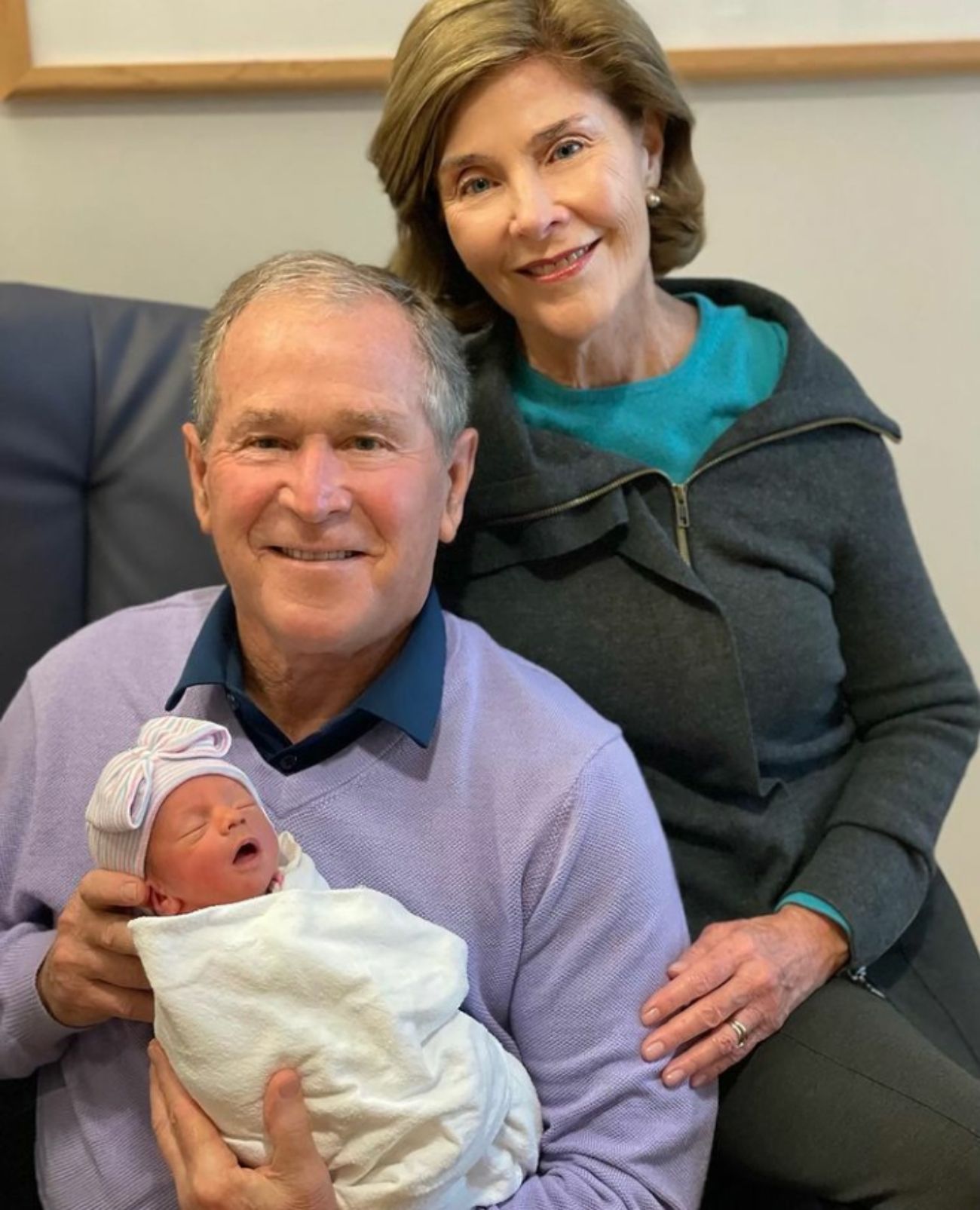 George W. Bush presenta a su nieta recién nacida: "Estamos orgullosos y agradecidos"
