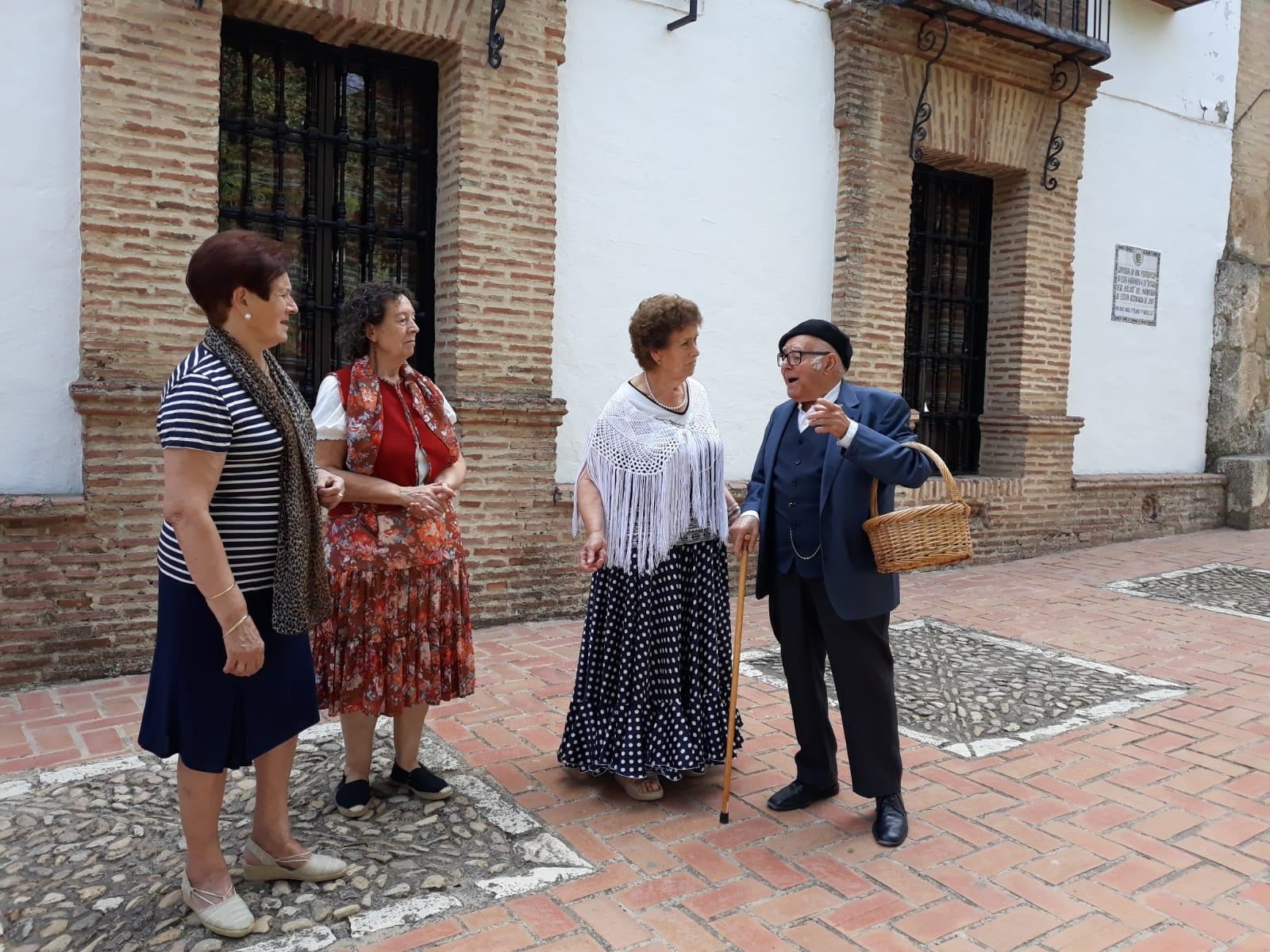 Los mayores de Alameda recrean la historia teatralizada de su pueblo para atraer a los jóvenes