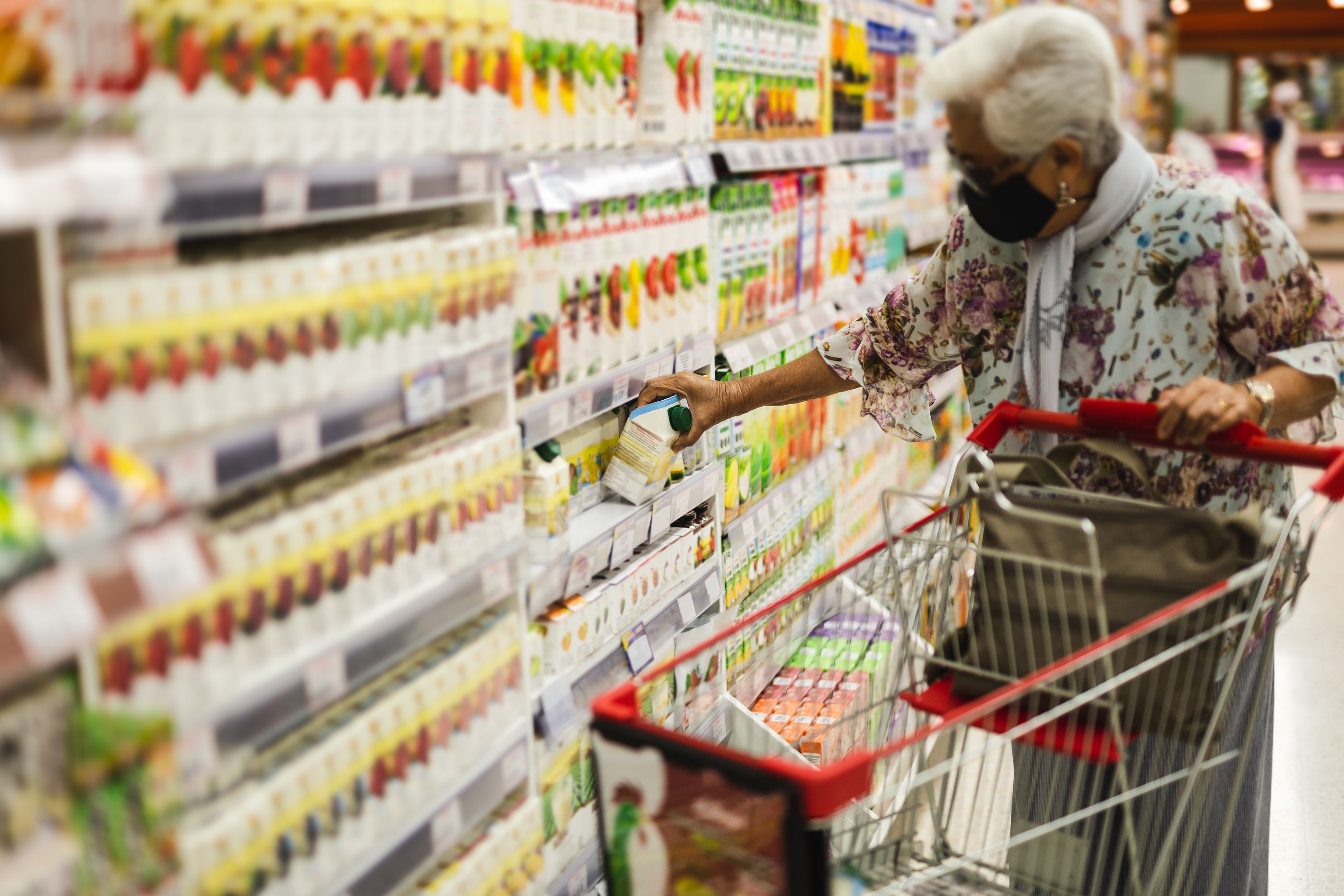 Este es el tiempo que tardas en elegir un producto en el supermercado