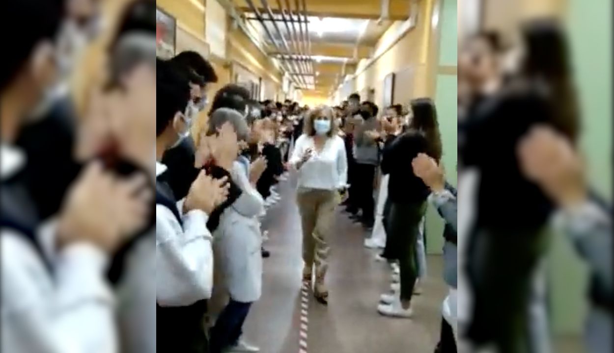 Se jubila y sus alumnos le sorprenden con esta emotiva despedida (Foto: Twitter)