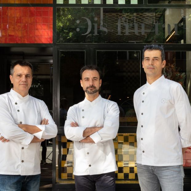 Mateu Casañas, Oriol Castro y Eduard Xatruch, chefs de Disfrutar. Foto: Disfrutar