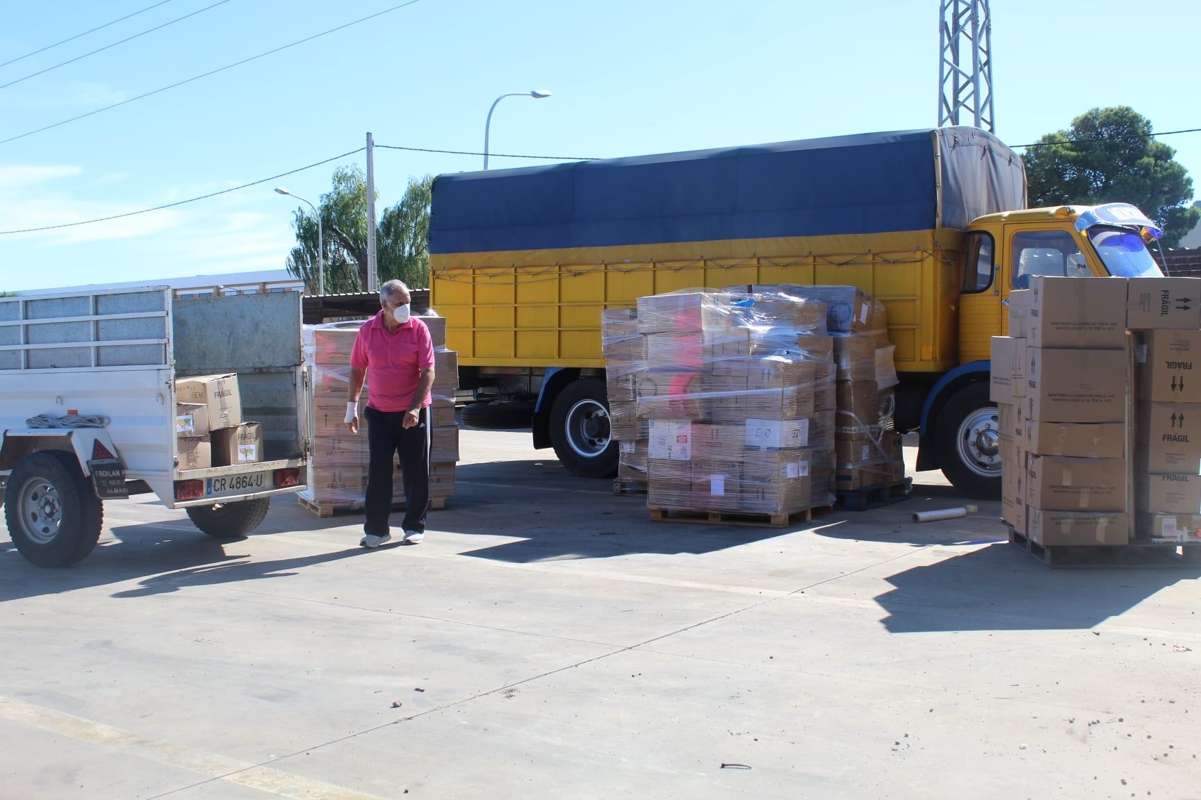 Una asociación de jubilados de Ciudad Real llena en tiempo récord un camión con ayuda para La Palma