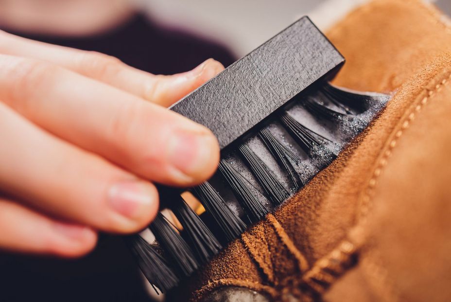 Cómo quitar las manchas de unas botas de ante