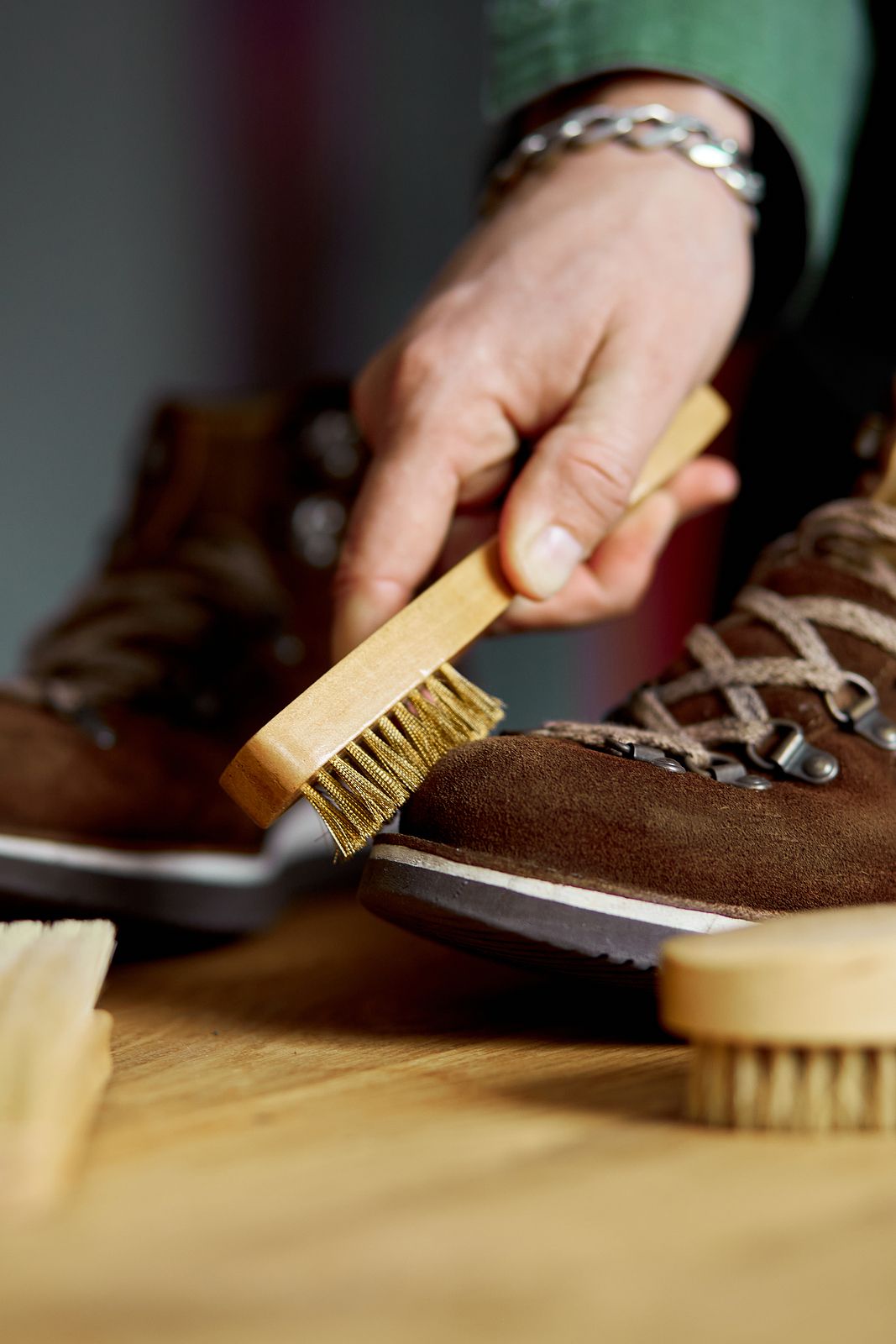 Cómo quitar las manchas de unas botas de ante. Foto: bigstock 