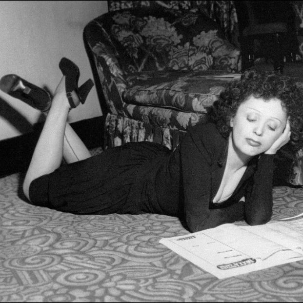 Así era Édith Piaf: nació en la calle, fue abandonada, tuvo infinidad de amantes y murió con 47 años