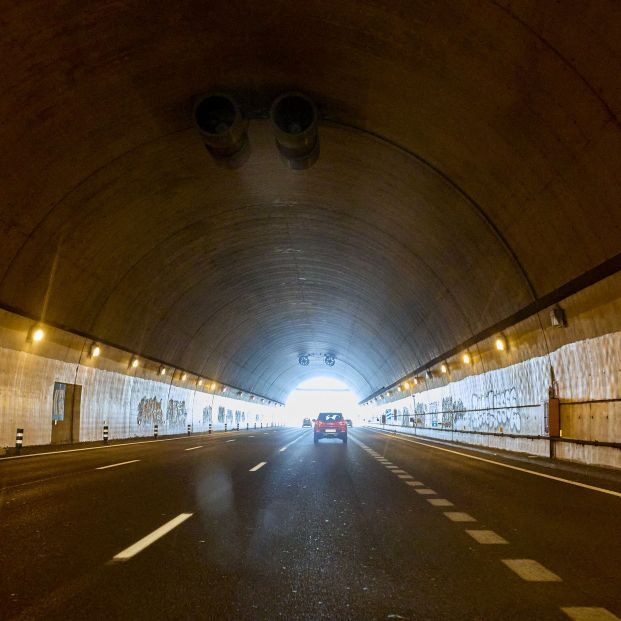 ¿Se puede estacionar en un túnel? La DGT te pone a prueba con esta pregunta. Foto: Europa Press
