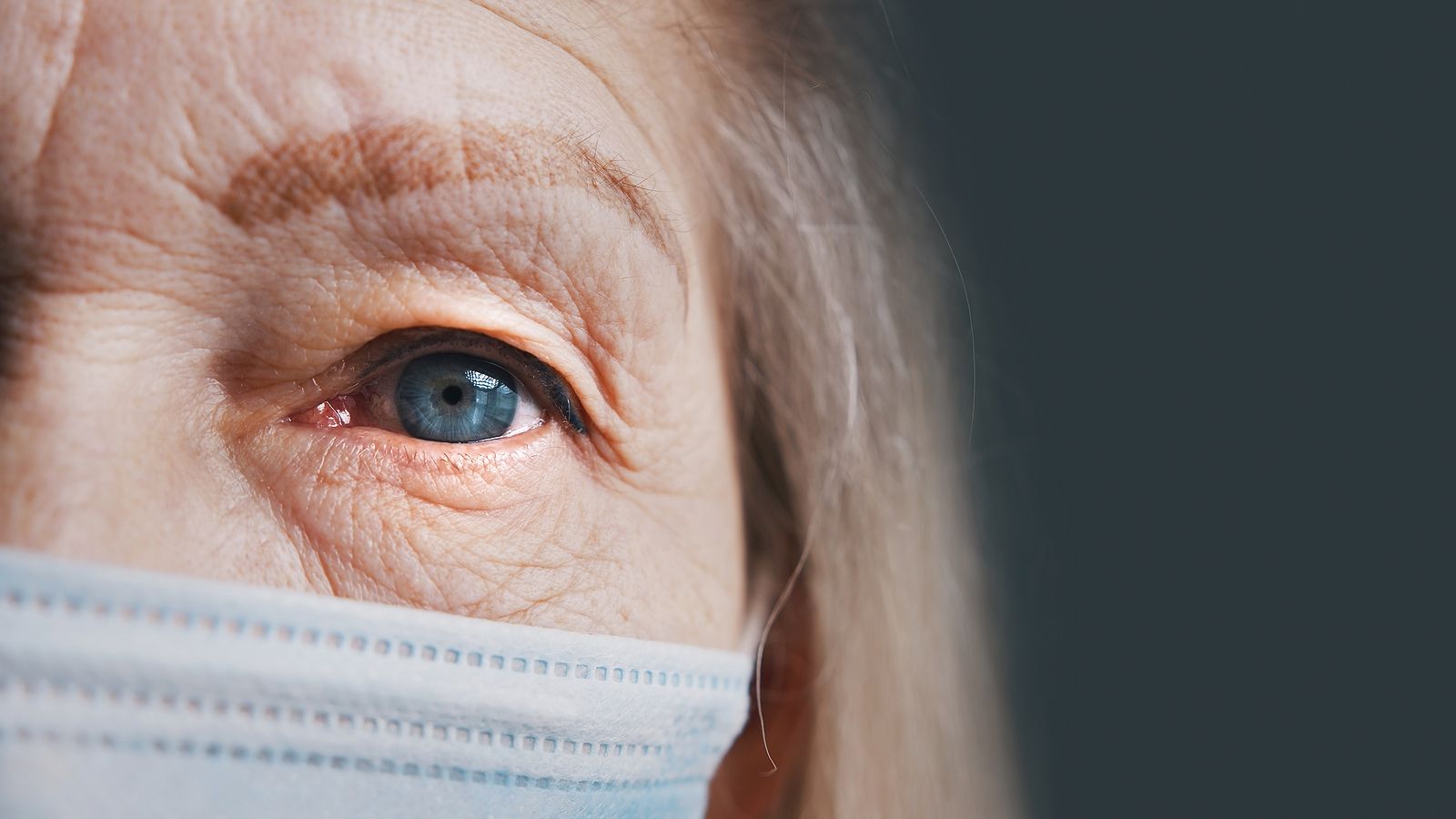 El uso continuado de la mascarilla, un problema para los que sufren ojo seco