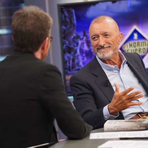 Pérez-Reverte sobre la vejez: "Estamos privando a los jóvenes de la experiencia del viejo" Pérez-Reverte sobre la vejez: "Estamos privando a los jóvenes de la experiencia del viejo"