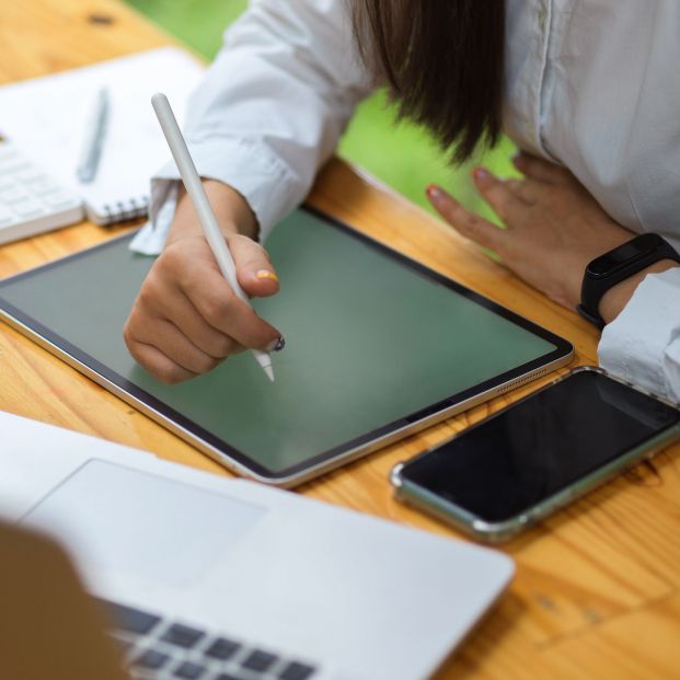 Apps para escribir a mano en el móvil (Big Stock)