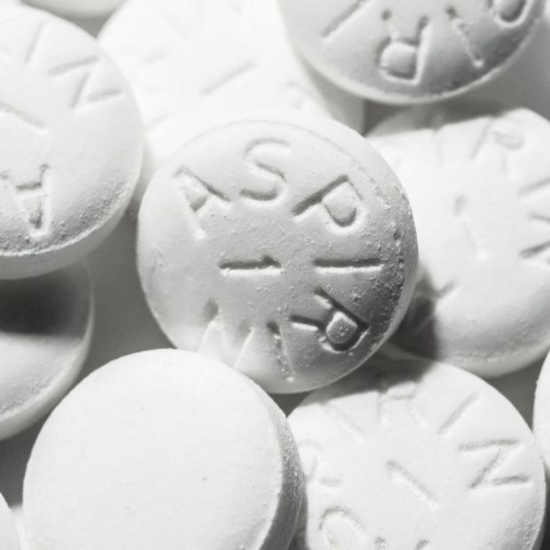 Desaconsejan tomar aspirina diariamente para prevenir infartos