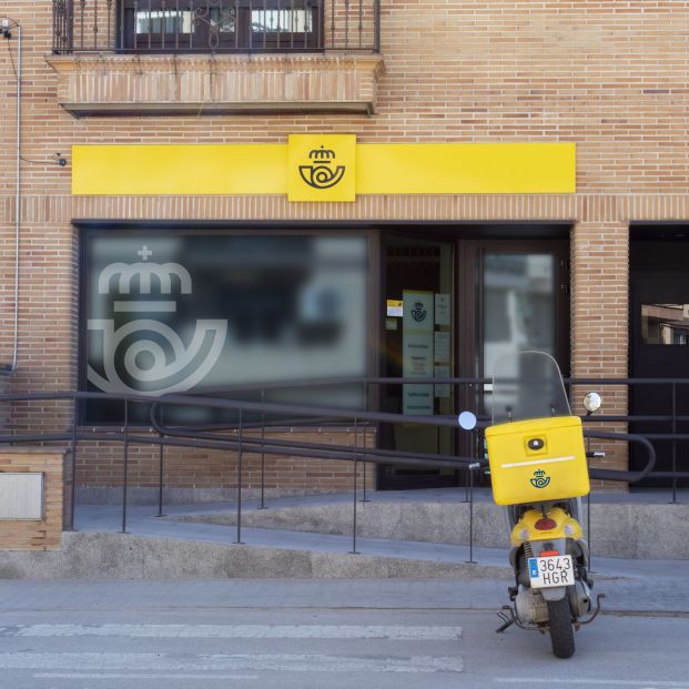Así funcionan los cajeros de Correos para sacar de la exclusión financiera a la España Vaciada