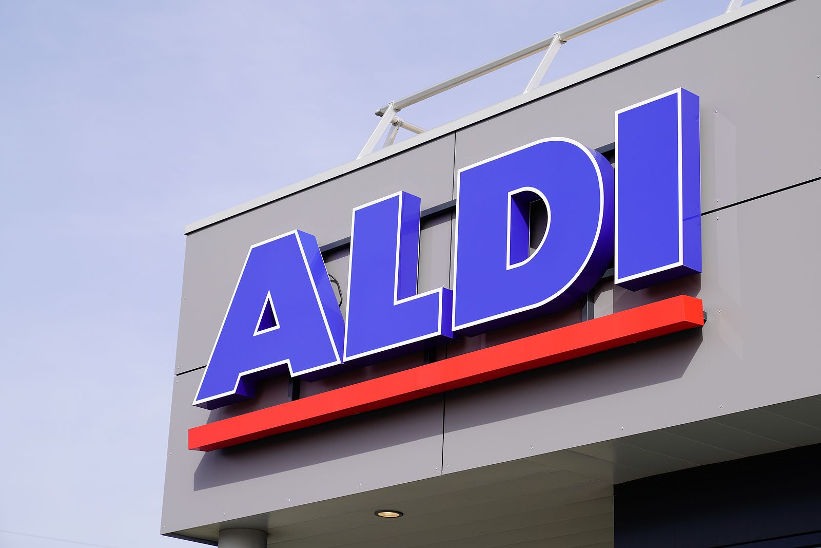 Alimentos canarios irresistibles que puedes comprar en Aldi para ayudar a los afectados de La Palma (Foto-Bigstock)