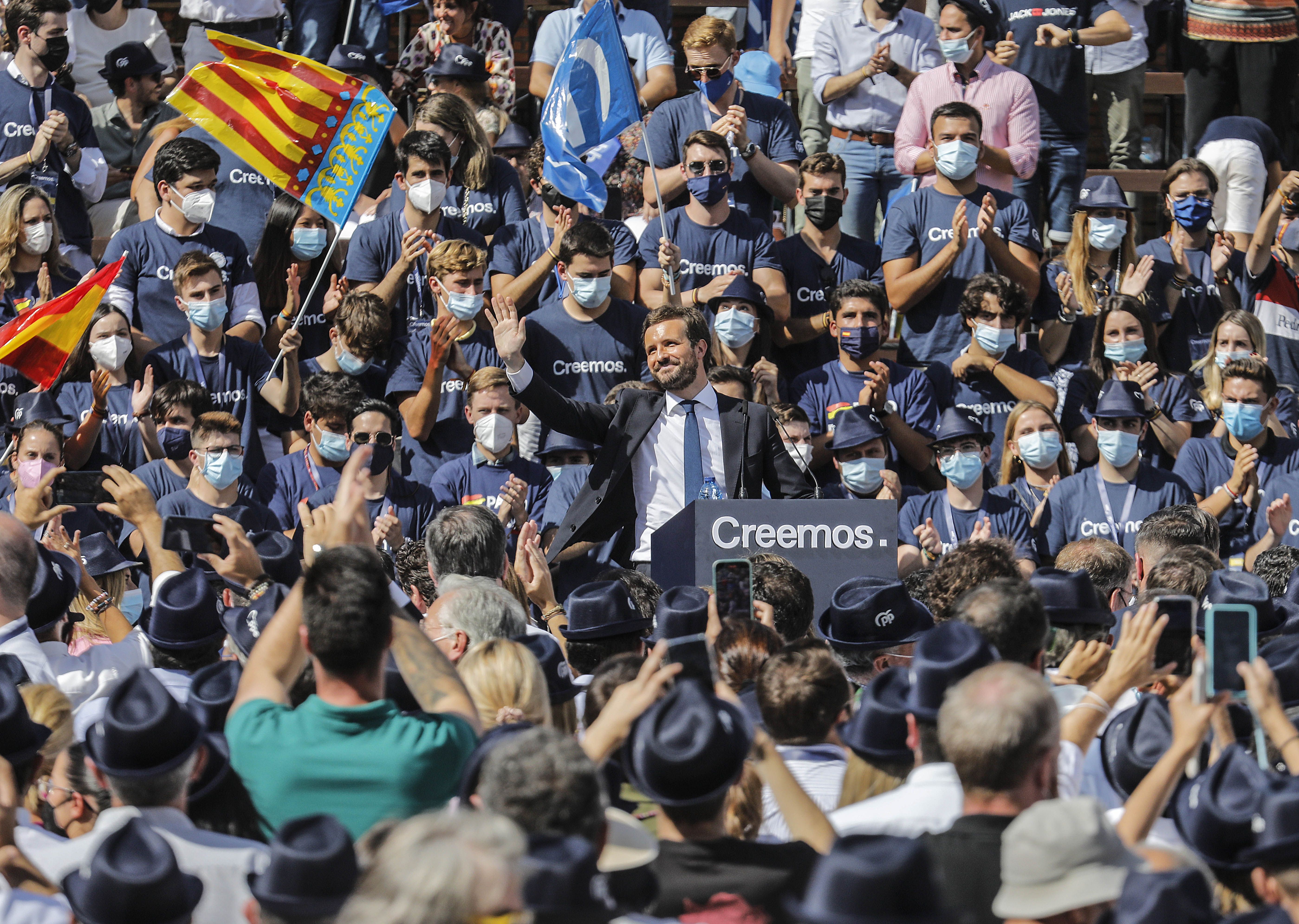 El PP recorta distancias y se coloca a 6,4 puntos del PSOE, según el CIS El PP recorta distancias y se coloca a 6,4 puntos del PSOE, según el CIS