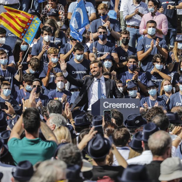 El PP recorta distancias y se coloca a 6,4 puntos del PSOE, según el CIS El PP recorta distancias y se coloca a 6,4 puntos del PSOE, según el CIS