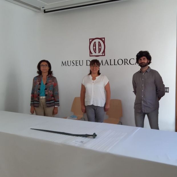 Un estudio demuestra que la espada prehistórica hallada en Mallorca en 2019 no fue usada como arma. Foto: Europa Press