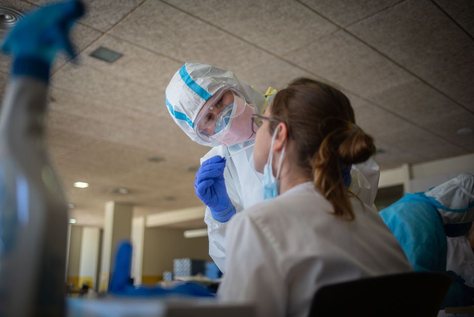 Las residencias de La Rioja dejan de hacer test semanales a los trabajadores: "Es una imprudencia"