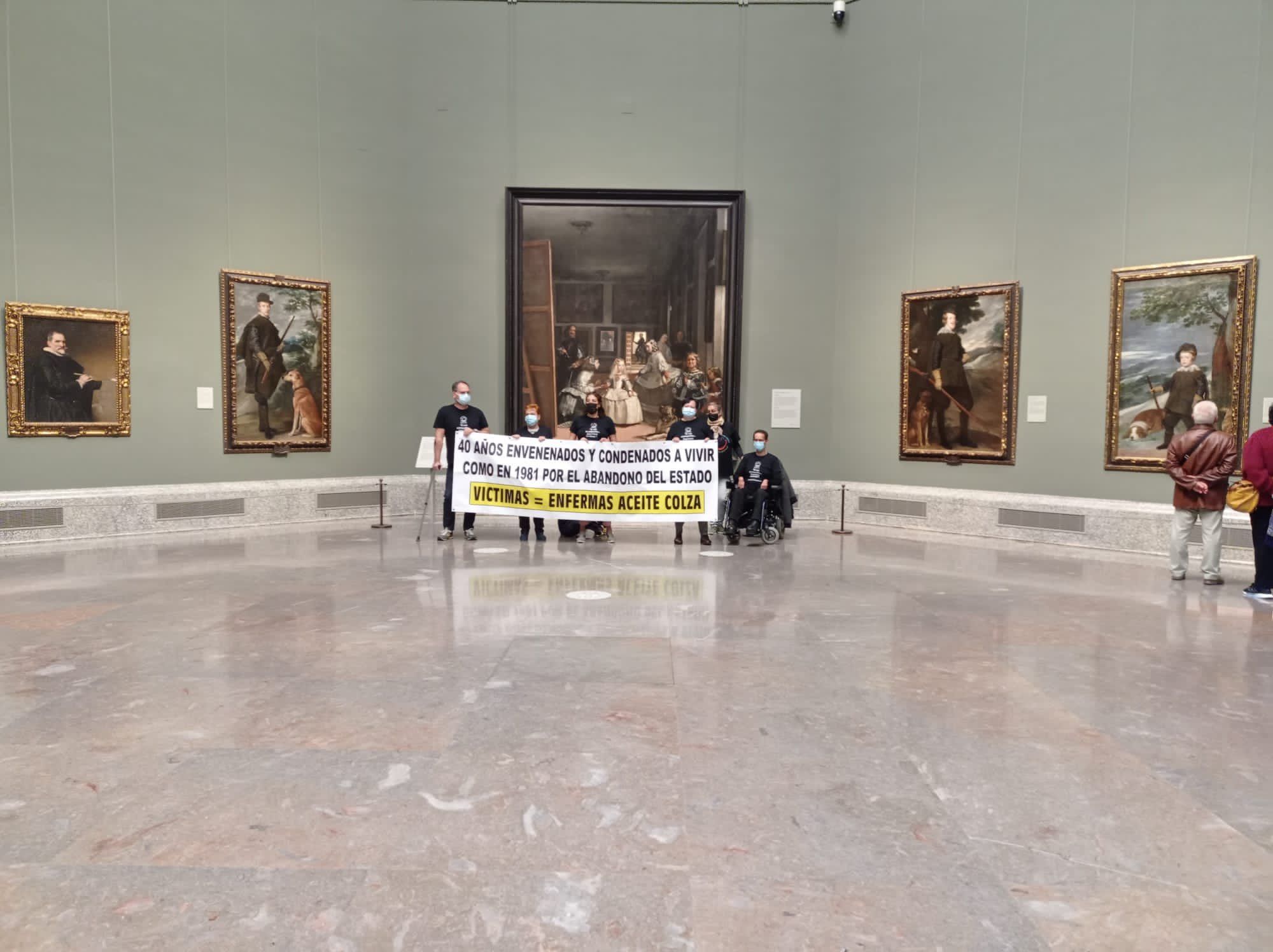 Víctimas del aceite de colza se encierran en el Museo del Prado y amenazan con su "descanso eterno"