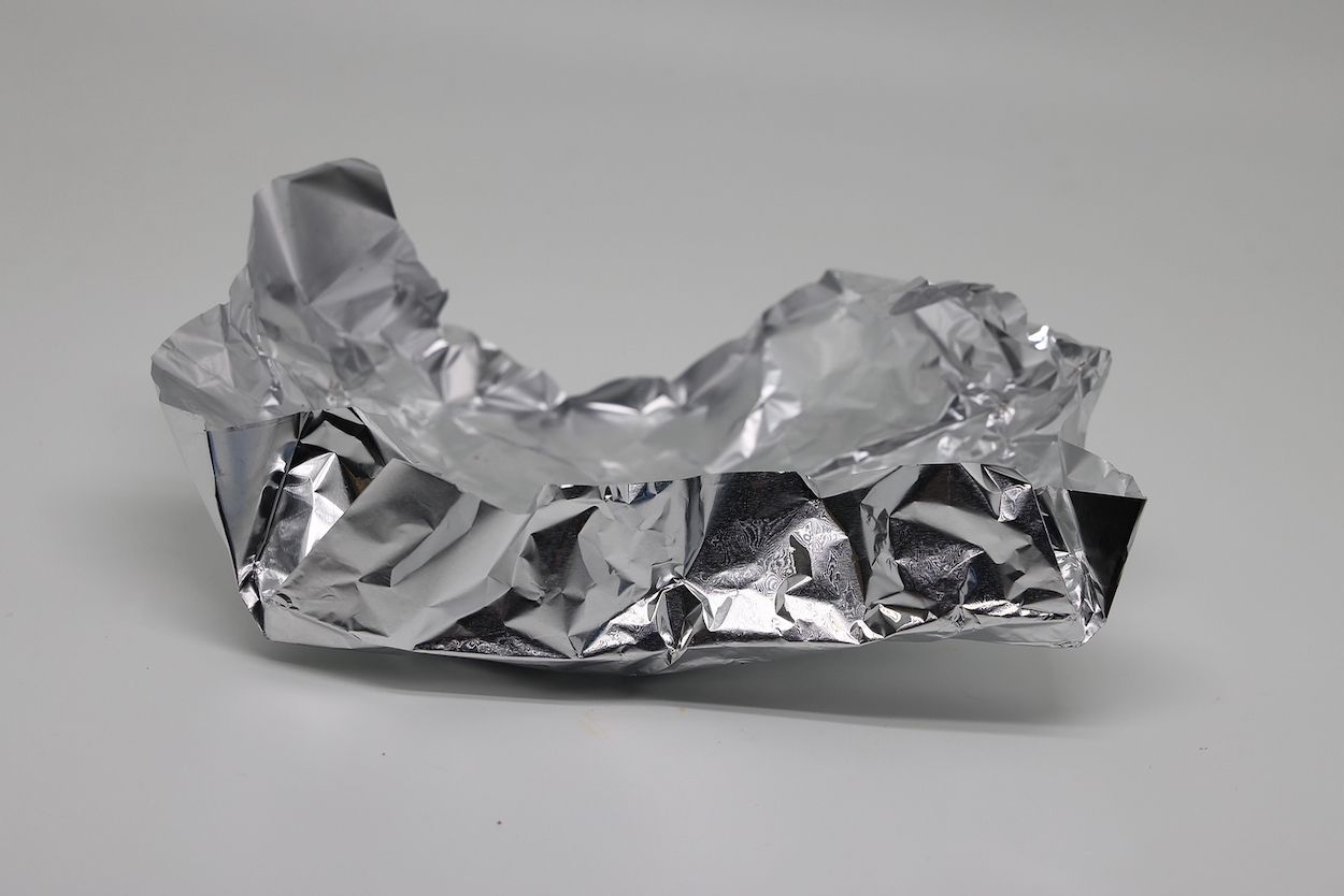 5 usos del papel de aluminio que desconocías como quitar el óxido o mantener los plátanos frescos