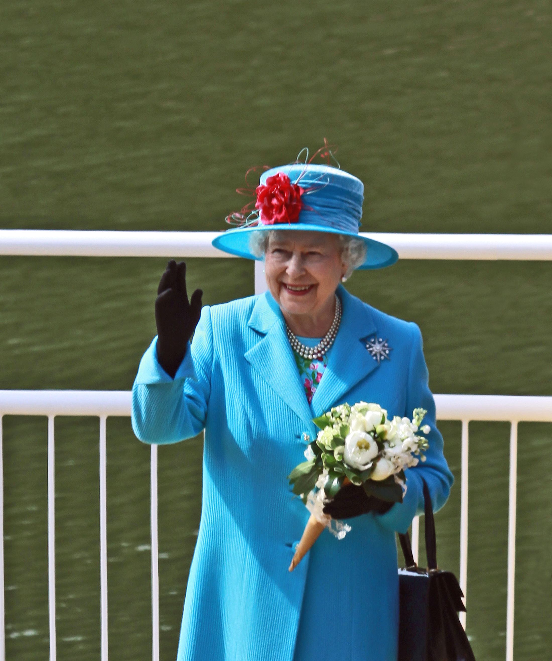 La reina Isabel II rechaza el premio 'Mayor del año': "Eres tan mayor como te sientes"