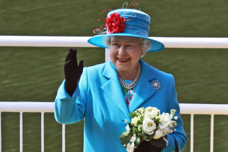 La reina Isabel II rechaza el premio 'Mayor del año': "Eres tan mayor como te sientes"