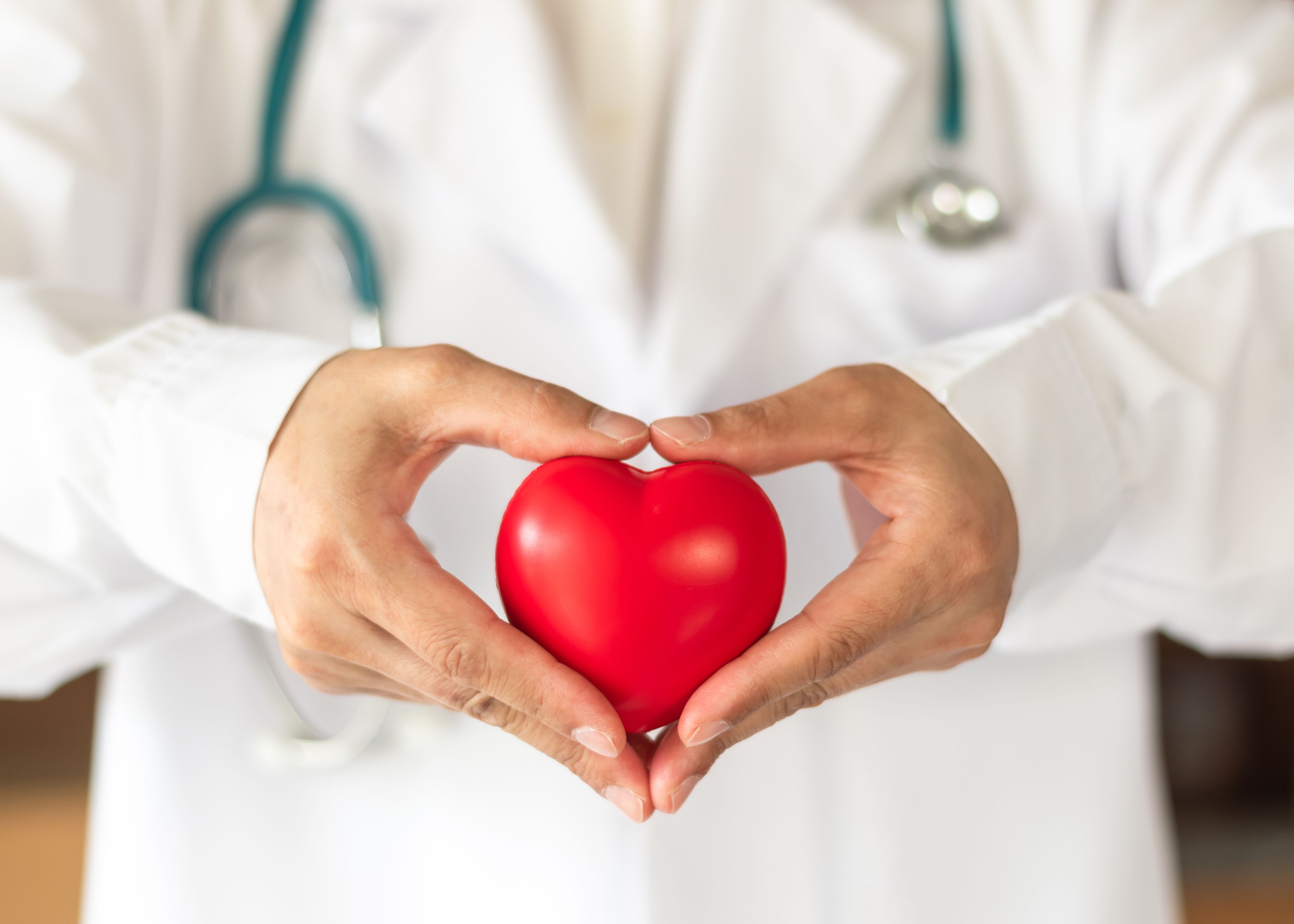 CEOMA y profesionales sanitarios denuncian el edadismo al abordar la salud cardiovascular