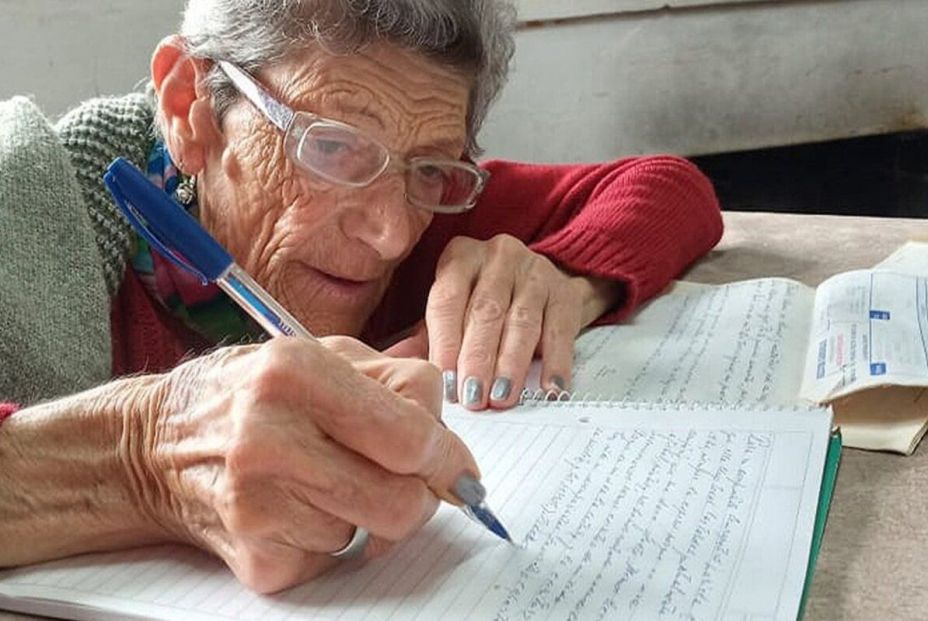 Tesoro literario en la residencia: los poemas de Gloria escondidos durante décadas Tesoro literario en la residencia: los poemas de Gloria escondidos durante décadas