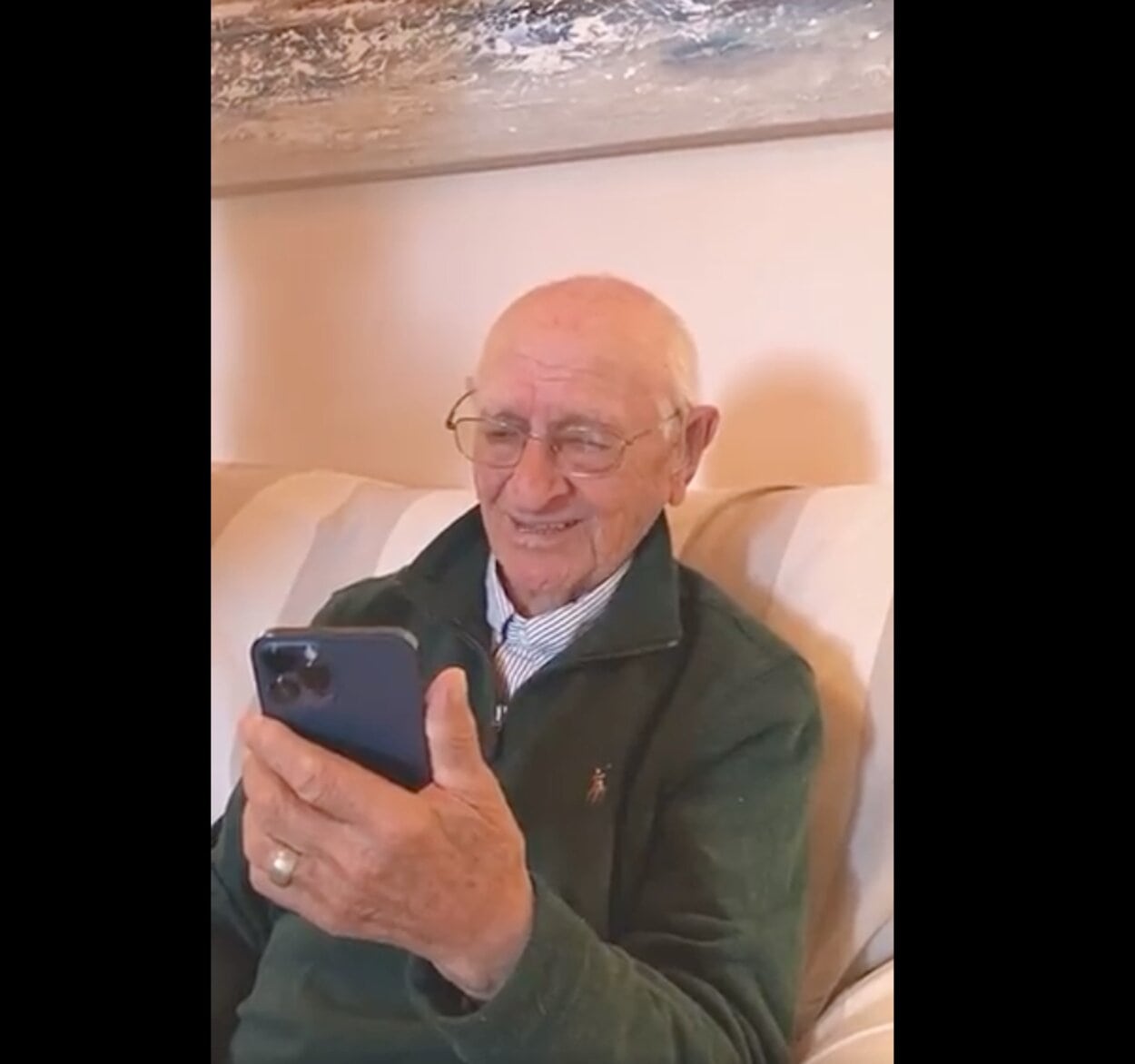La emotiva reacción de un abuelo gallego al ser felicitado por Rafa Nadal en su 90 cumpleaños