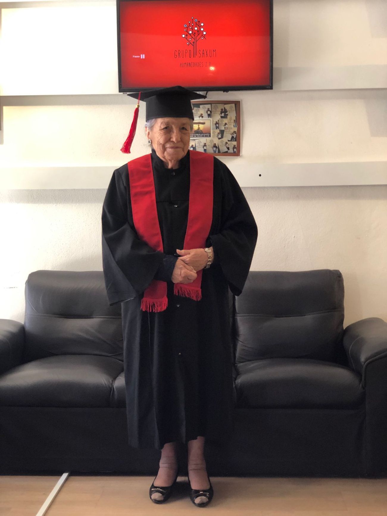 Josefina, la abuela que se ha hecho viral por graduarse en la universidad a los 93 años