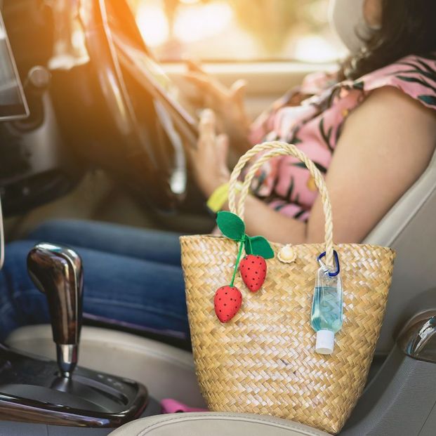 Por qué no debemos llevar objetos sueltos en el coche