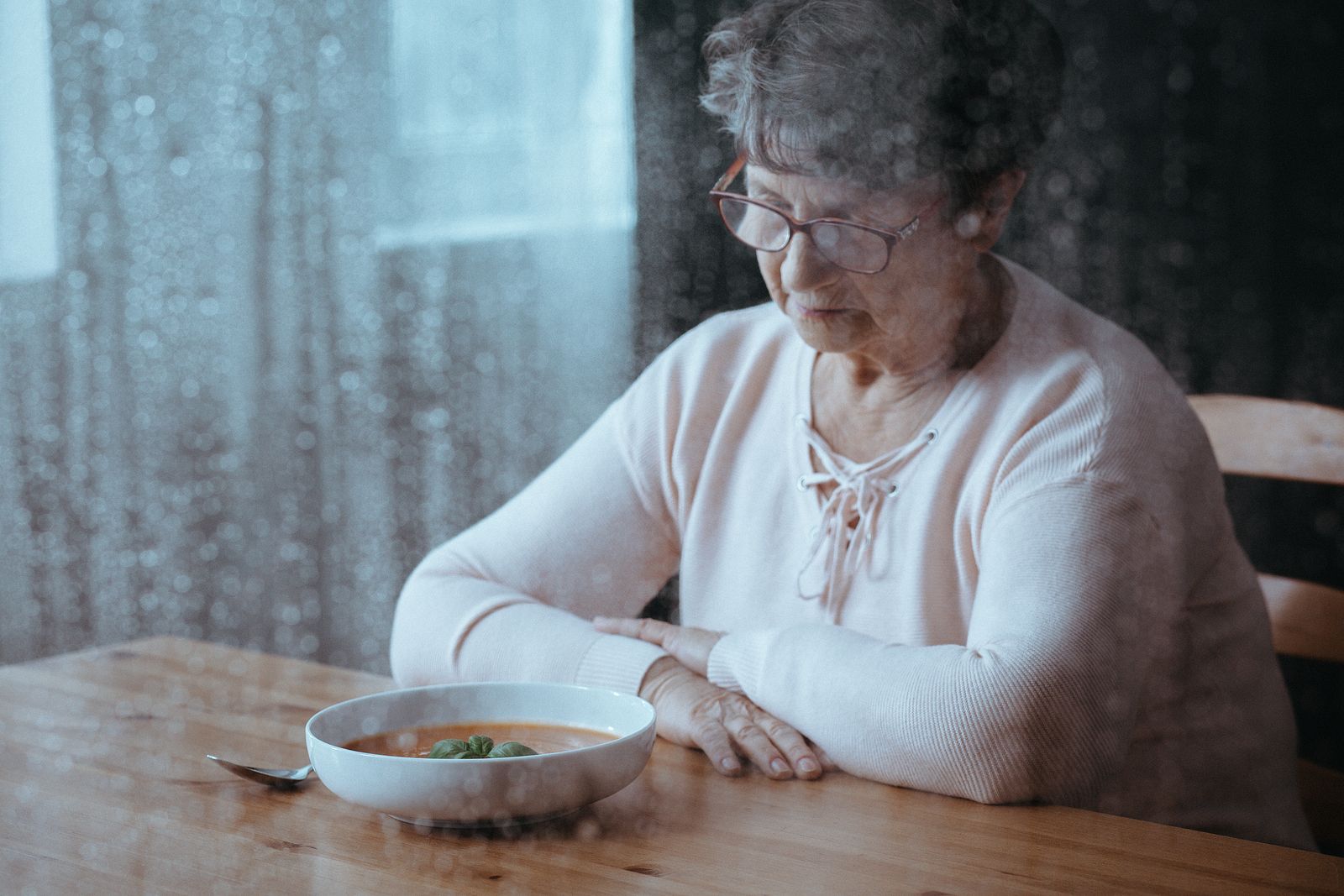 Causas de la falta de apetito en las personas mayores