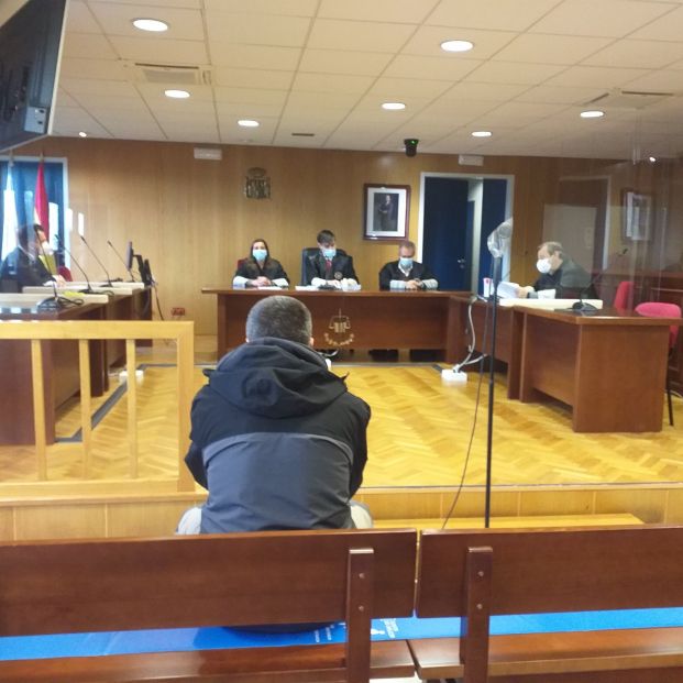 Piden 11 años de cárcel para un hombre que lanzó a su amigo desde una altura de 8 metros