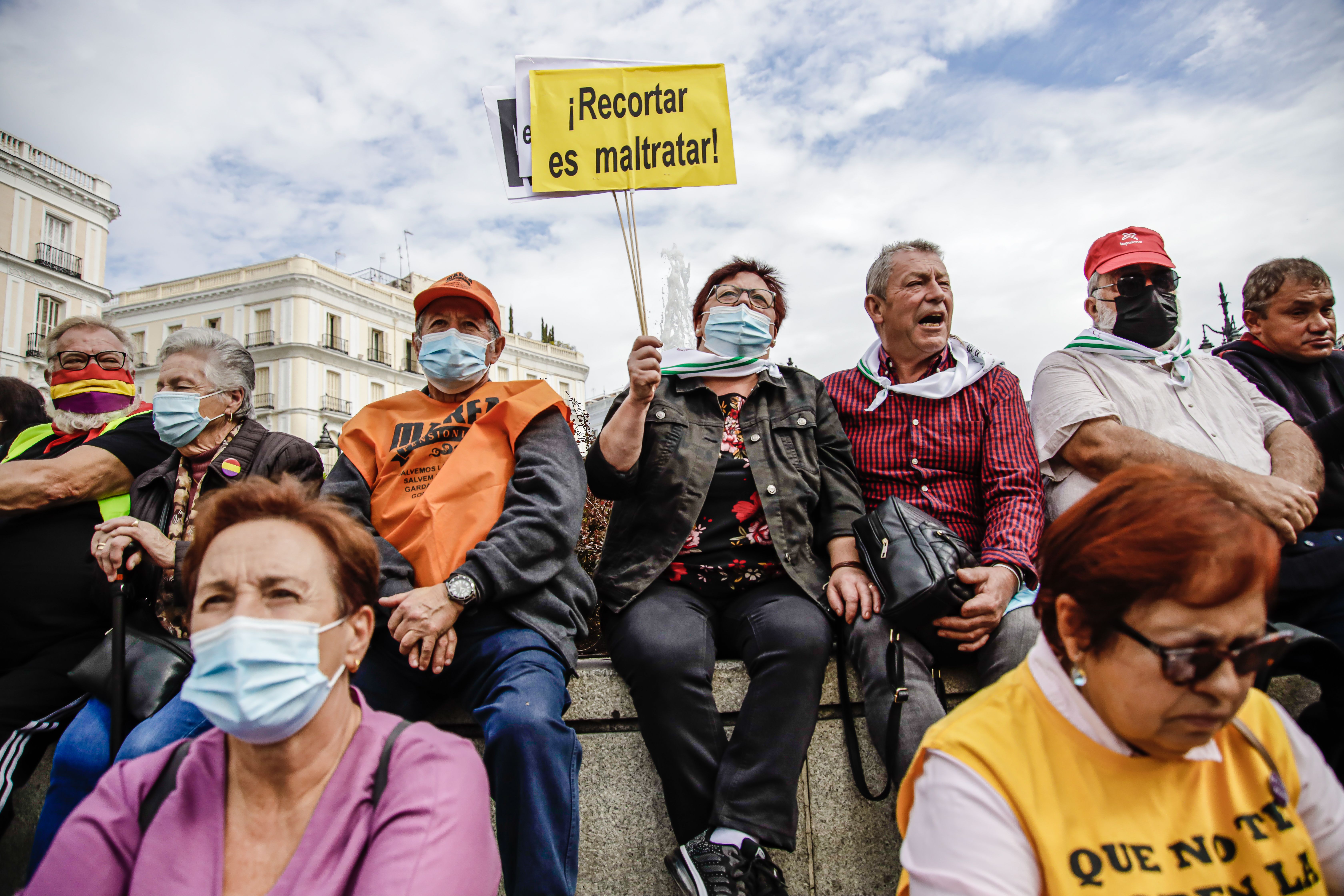 Injusticia total. Manifestación por unas pensiones justas. Foto: Europa Press