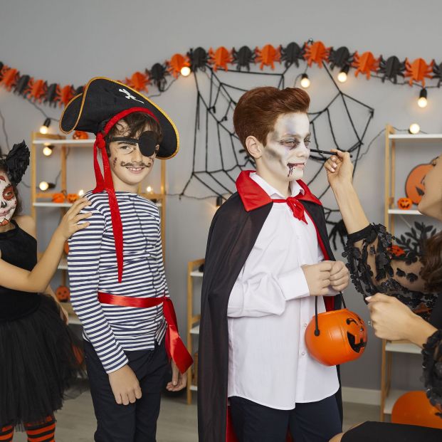 Cuidado: los expertos advierten de los potenciales peligros de maquillarse por Halloween