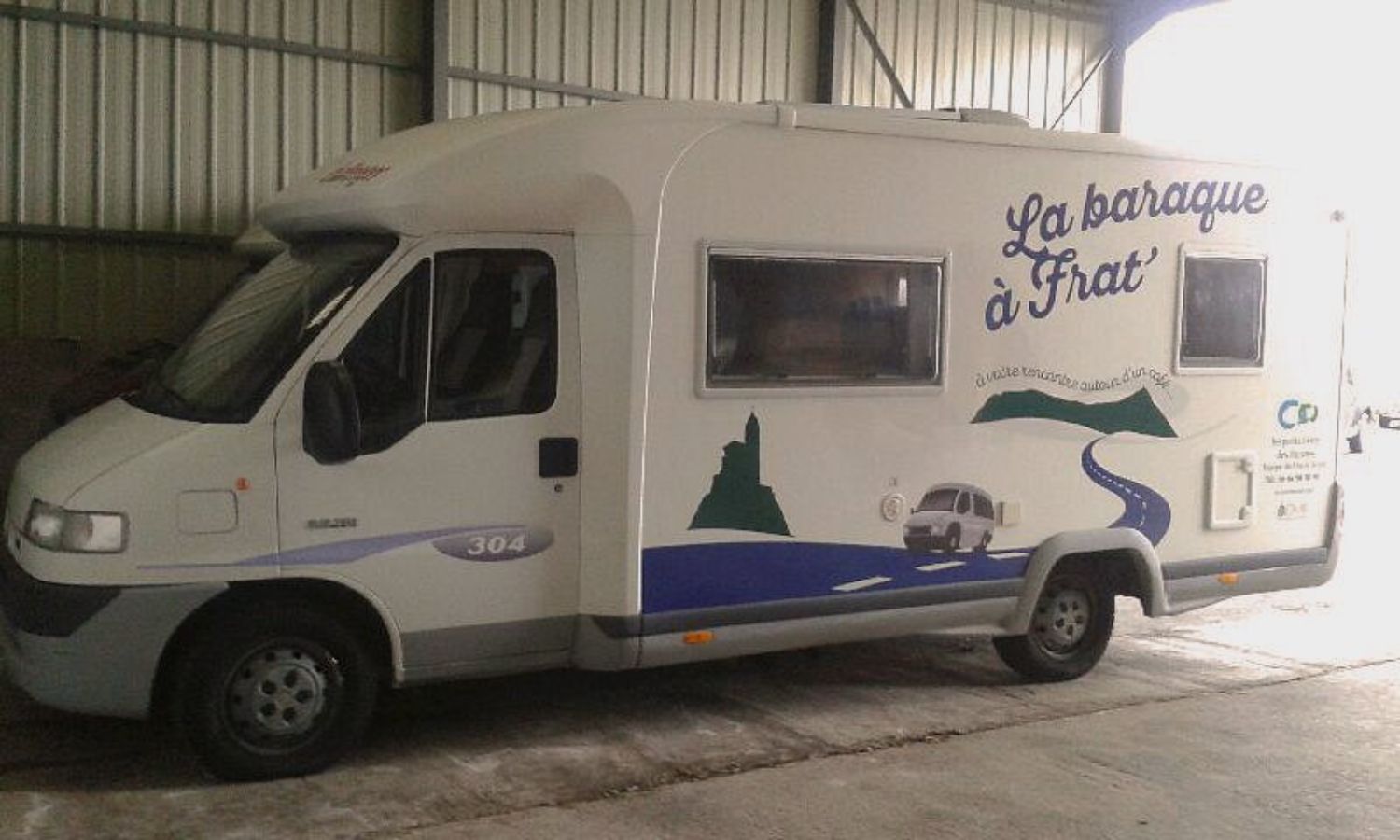 La Baraque à Frat, una camioneta que lucha contra el aislamiento de las personas mayores en Francia