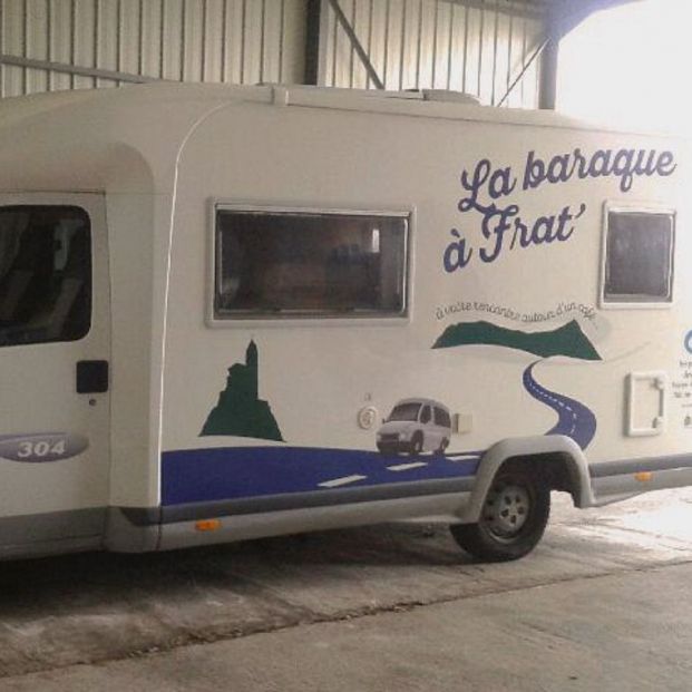 La Baraque à Frat, una camioneta que lucha contra el aislamiento de las personas mayores en Francia