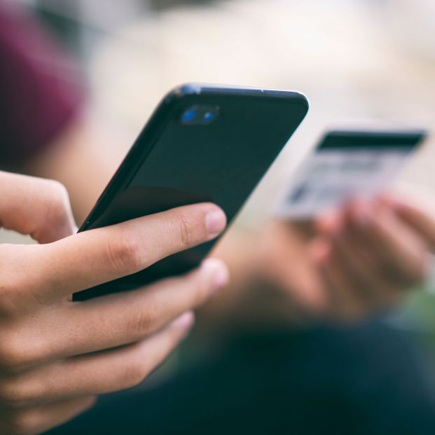 "Avalancha" de estafas bancarias a través de SMS suplantando a CaixaBank. Foto: Bigstock