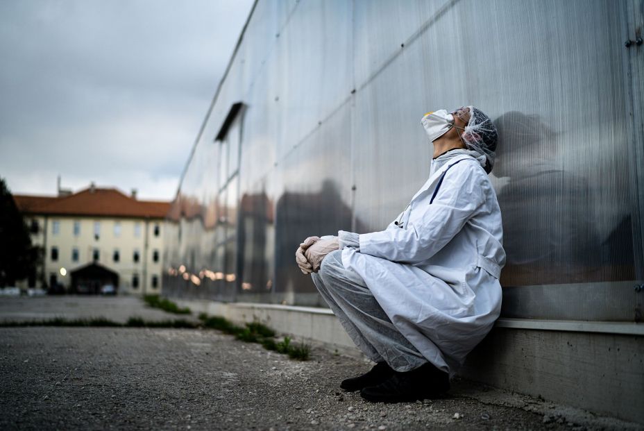 CCOO reclama que los sanitarios puedan jubilarse a los 60: "En 30 años trabajan el equivalente a 40" CCOO reclama que los sanitarios puedan jubilarse a los 60: "En 30 años trabajan el equivalente a 40"