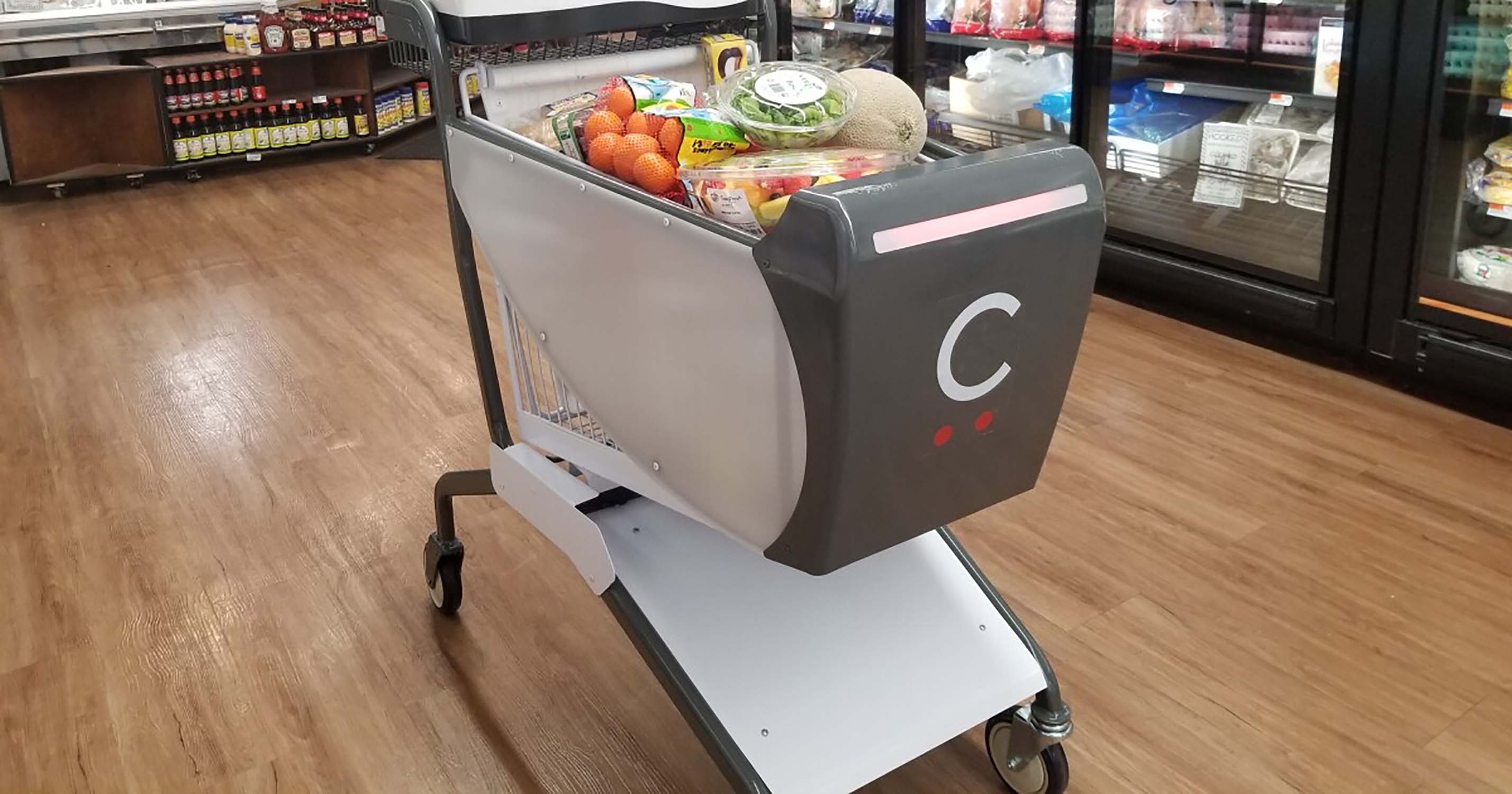 Así es el carro de la compra del supermercado que pesa la fruta y la cobra sin pasar por caja