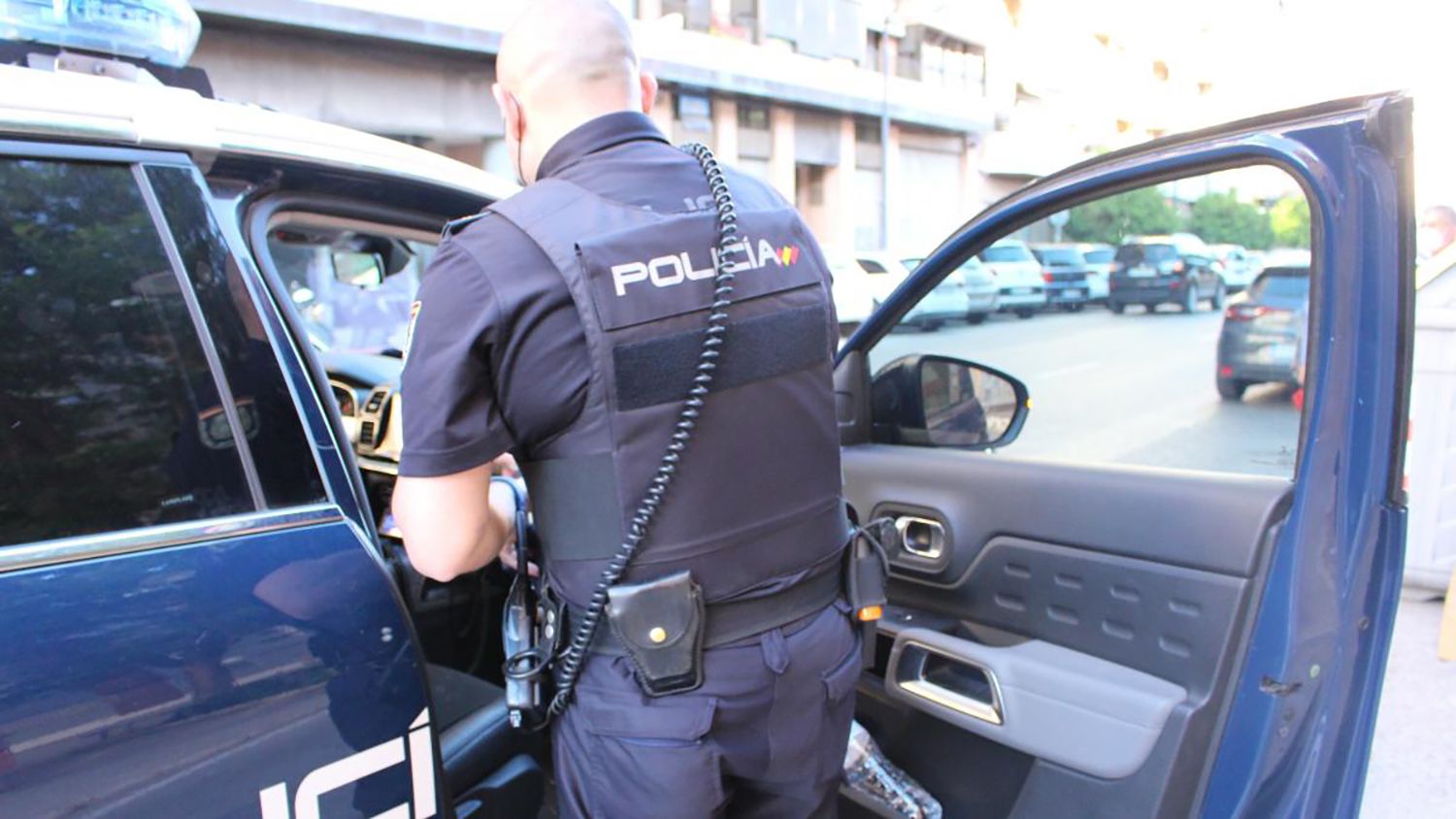 Encuentran el cadáver de un hombre tirado en el suelo en plena calle en Valencia