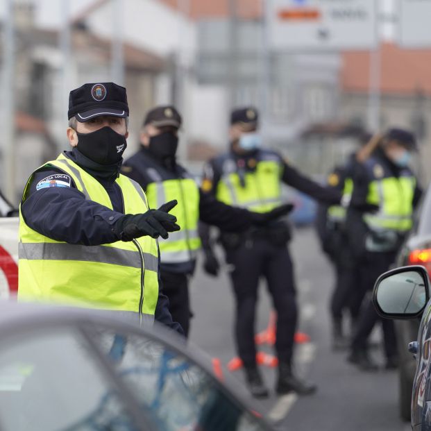 La Guardia Civil avisa de las cuatro cosas que tienes que hacer si te paran en un control. Foto: Europa Press