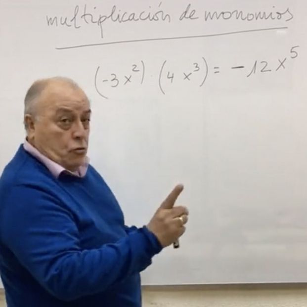 Carlos Maxi, el profesor de matemáticas de 72 años que arrasa en TikTok