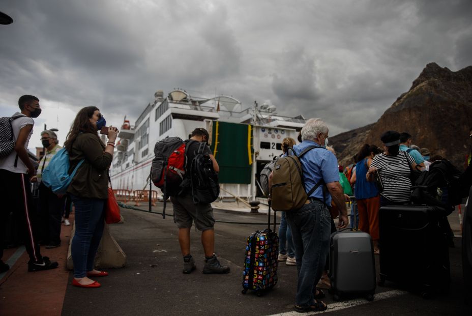 EuropaPress 3963722 turistas abandonan isla palma 25 septiembre 2021 palma islas canarias