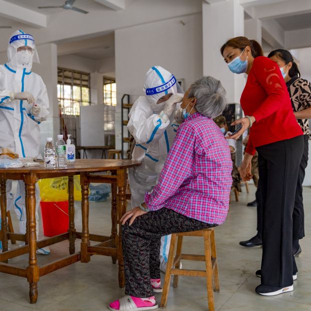 China pide a su población que "almacene productos de primera necesidad" por el avance de la pandemia. Foto: Europa Press