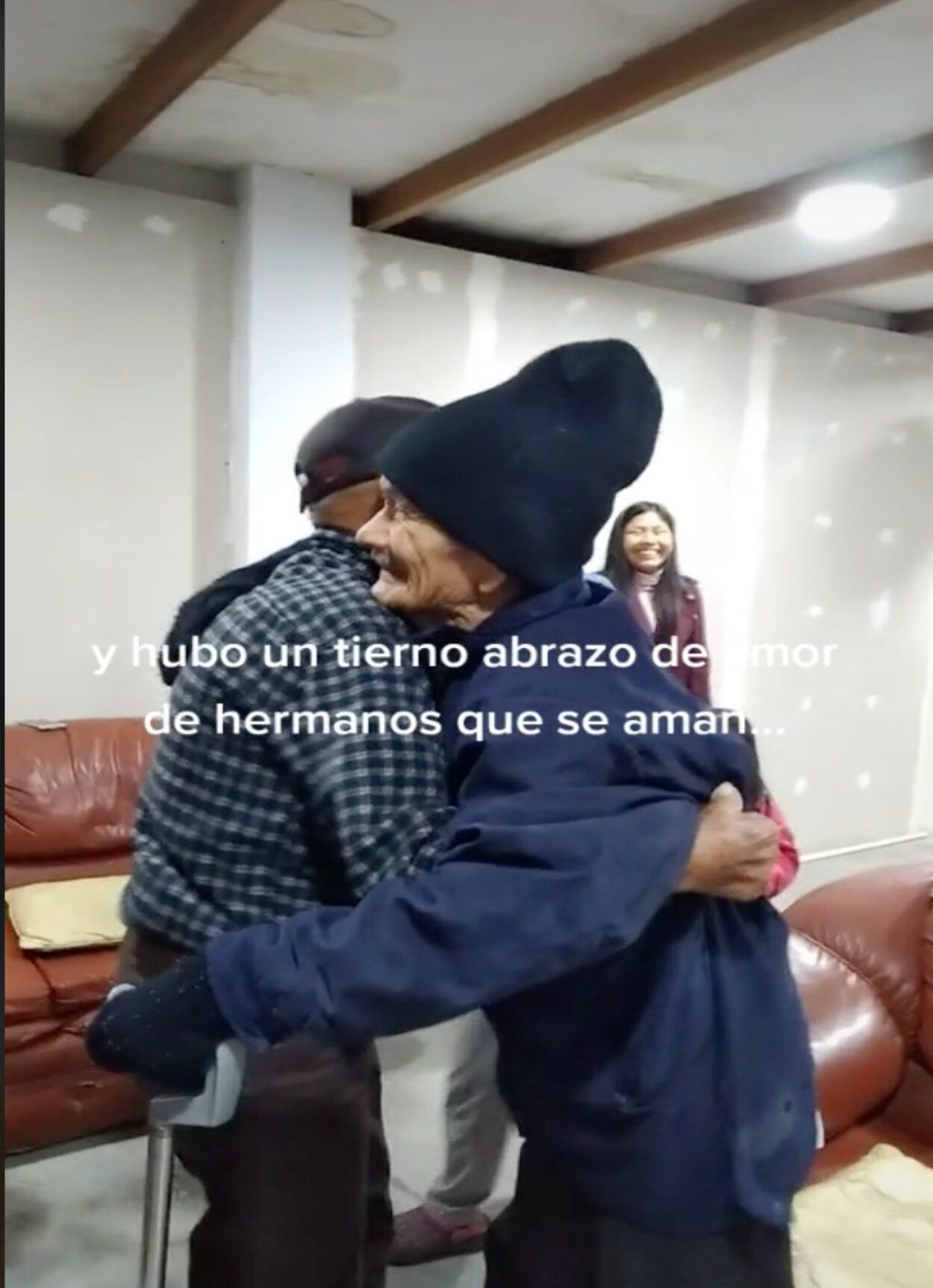 VÍDEO: El emotivo reencuentro entre dos hermanos octogenarios